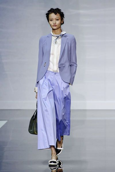 fashion-week-de-milan-la-jupe-culotte-lavande-emporio-armani-coup-de-coeur-printemps-ete-2014_4048599